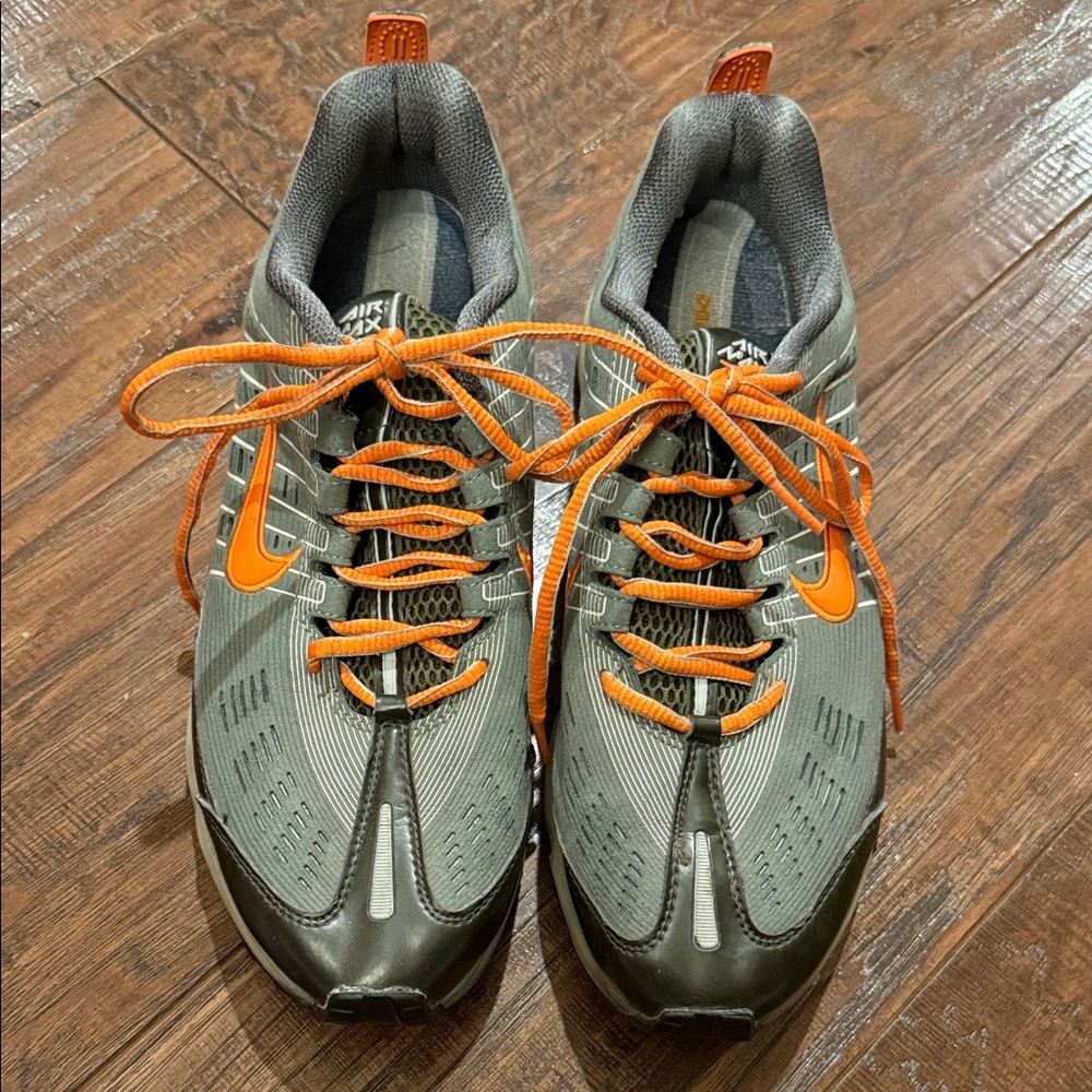 Nike Men's Athletic Shoes in Gray and Orange